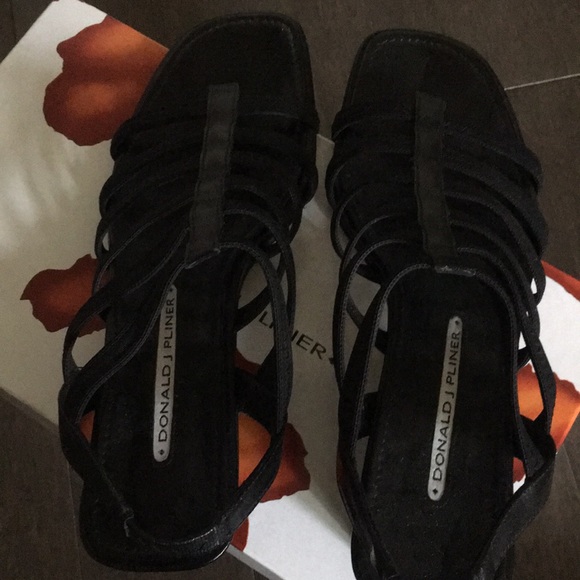 Donald J Pliner Drew 7.5 Elastic Stretch Sandals - Picture 2 of 10